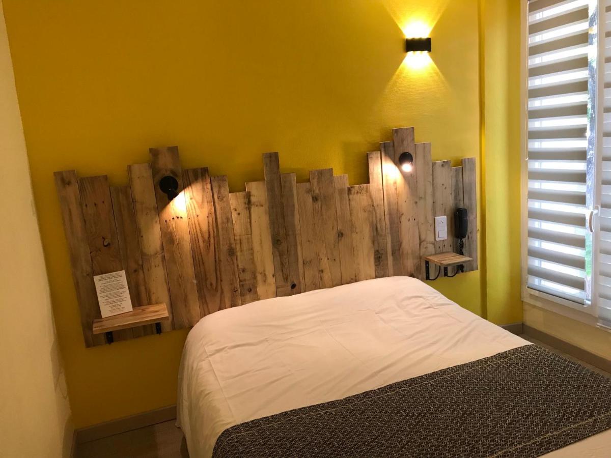 ホテル ホステレリー ル ミラボウ Peyrolles-en-Provence エクステリア 写真